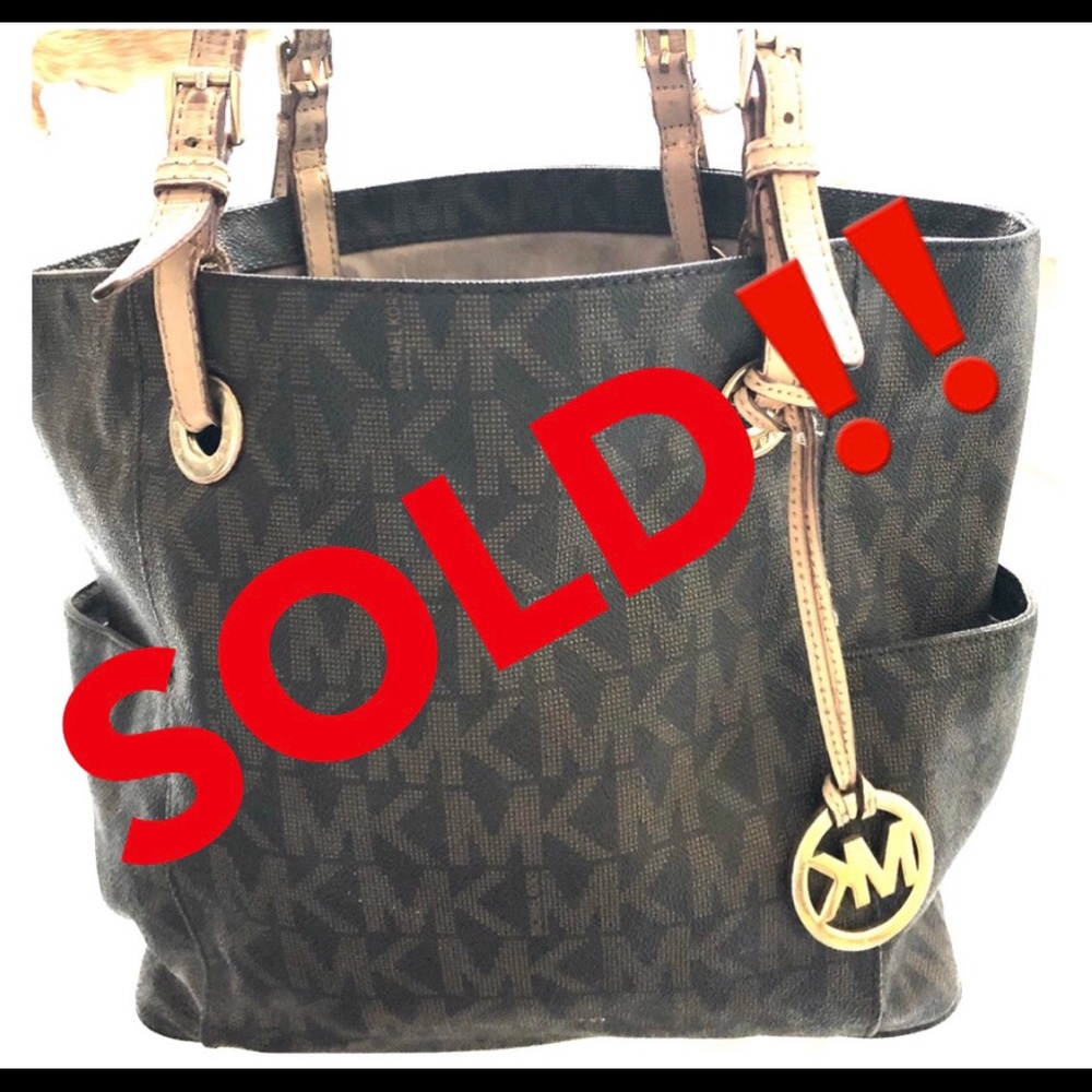Michael Kors
Jet Set Item EW Signature Tote Medium